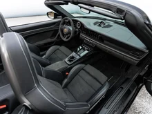 Porsche 911 Carrera 4 GTS Cabriolet in tiefschwarzmetallic