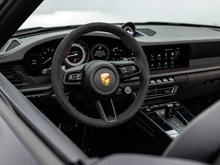 Porsche 911 Carrera 4 GTS Cabriolet in tiefschwarzmetallic