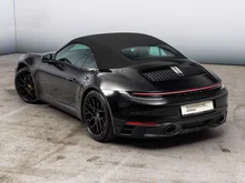 Porsche 911 Carrera 4 GTS Cabriolet in tiefschwarzmetallic