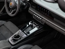 Porsche 911 Carrera 4 GTS Cabriolet in tiefschwarzmetallic