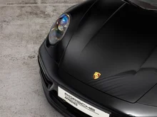 Porsche 911 Carrera 4 GTS Cabriolet in tiefschwarzmetallic