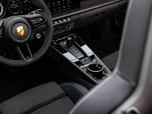 Porsche 911 Carrera 4 GTS Cabriolet in tiefschwarzmetallic