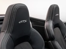 Porsche 911 Carrera 4 GTS Cabriolet in tiefschwarzmetallic