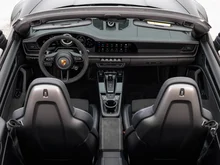 Porsche 911 Carrera 4 GTS Cabriolet in tiefschwarzmetallic