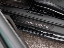 Porsche 911 Carrera 4 GTS Cabriolet in tiefschwarzmetallic