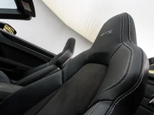Porsche 911 Carrera 4 GTS Cabriolet in tiefschwarzmetallic