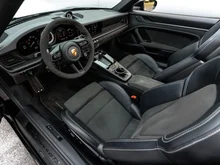 Porsche 911 Carrera 4 GTS Cabriolet in tiefschwarzmetallic