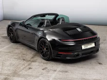 Porsche 911 Carrera 4 GTS Cabriolet in tiefschwarzmetallic