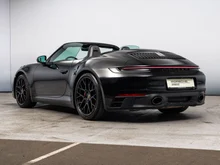 Porsche 911 Carrera 4 GTS Cabriolet in tiefschwarzmetallic