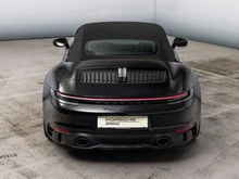 Porsche 911 Carrera 4 GTS Cabriolet in tiefschwarzmetallic