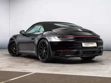 Porsche 911 Carrera 4 GTS Cabriolet in tiefschwarzmetallic