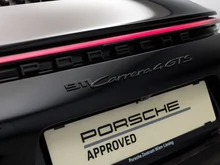 Porsche 911 Carrera 4 GTS Cabriolet in tiefschwarzmetallic