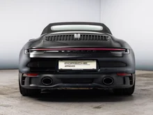 Porsche 911 Carrera 4 GTS Cabriolet in tiefschwarzmetallic