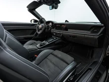 Porsche 911 Carrera 4 GTS Cabriolet in tiefschwarzmetallic
