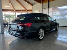 Audi A4 Avant 35 TFSI S line in schwarz