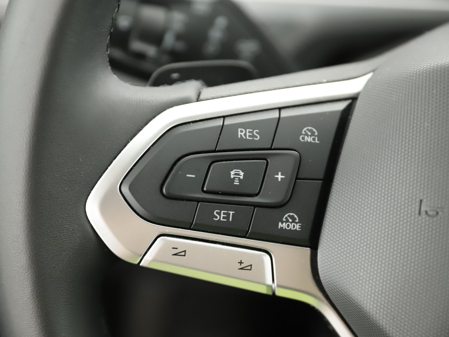 VW Passat Variant Elegance TDI DSG | Bild 18 von 33