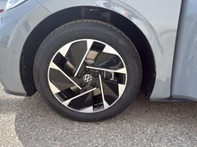 VW ID.3 Pro Perf. 170 kW Business in Mondsteingrau Dach schwarz