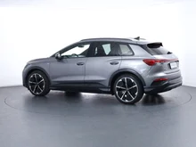 Audi Q4 e-tron 50 e-tron quattro in Taifungrau metallic