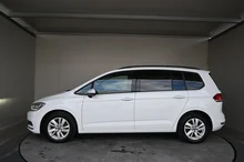 VW Touran Comfortline TDI SCR in Pure White