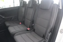 VW Touran Comfortline TDI SCR in Pure White