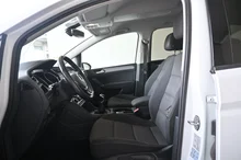 VW Touran Comfortline TDI SCR in Pure White