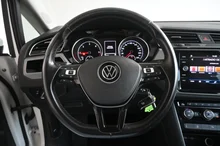 VW Touran Comfortline TDI SCR in Pure White