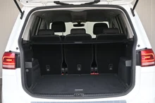 VW Touran Comfortline TDI SCR in Pure White