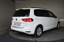 VW Touran Comfortline TDI SCR in Pure White