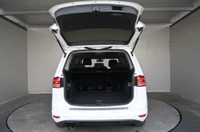 VW Touran Comfortline TDI SCR in Pure White