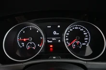 VW Touran Comfortline TDI SCR in Pure White
