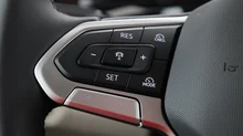 VW Multivan Edition ÜH eHybrid 180 kW 4M in Candyweiß/Dach Deepblack