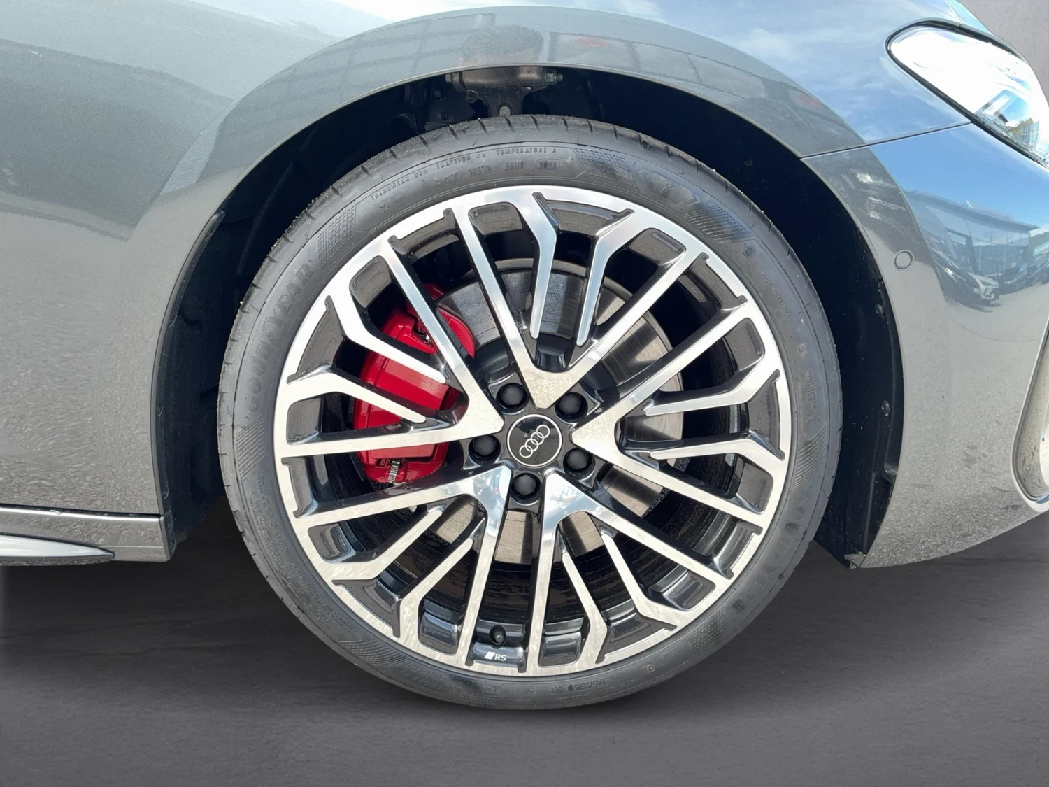 Bild eines Audi A5 Avant e-hybrid quattro 270 kW
