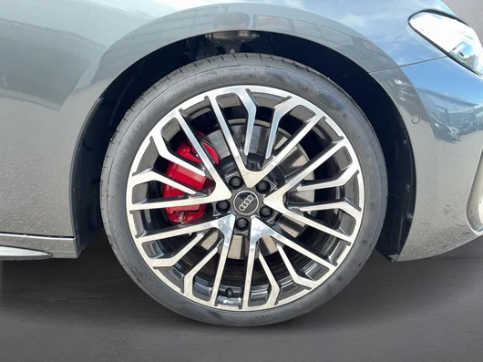 Bild eines Audi A5 Avant e-hybrid quattro 270 kW