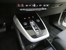 Audi Q4 e-tron 40 e-tron in 2L Taifungrau Metallic