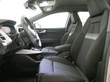 Audi Q4 e-tron 40 e-tron in 2L Taifungrau Metallic