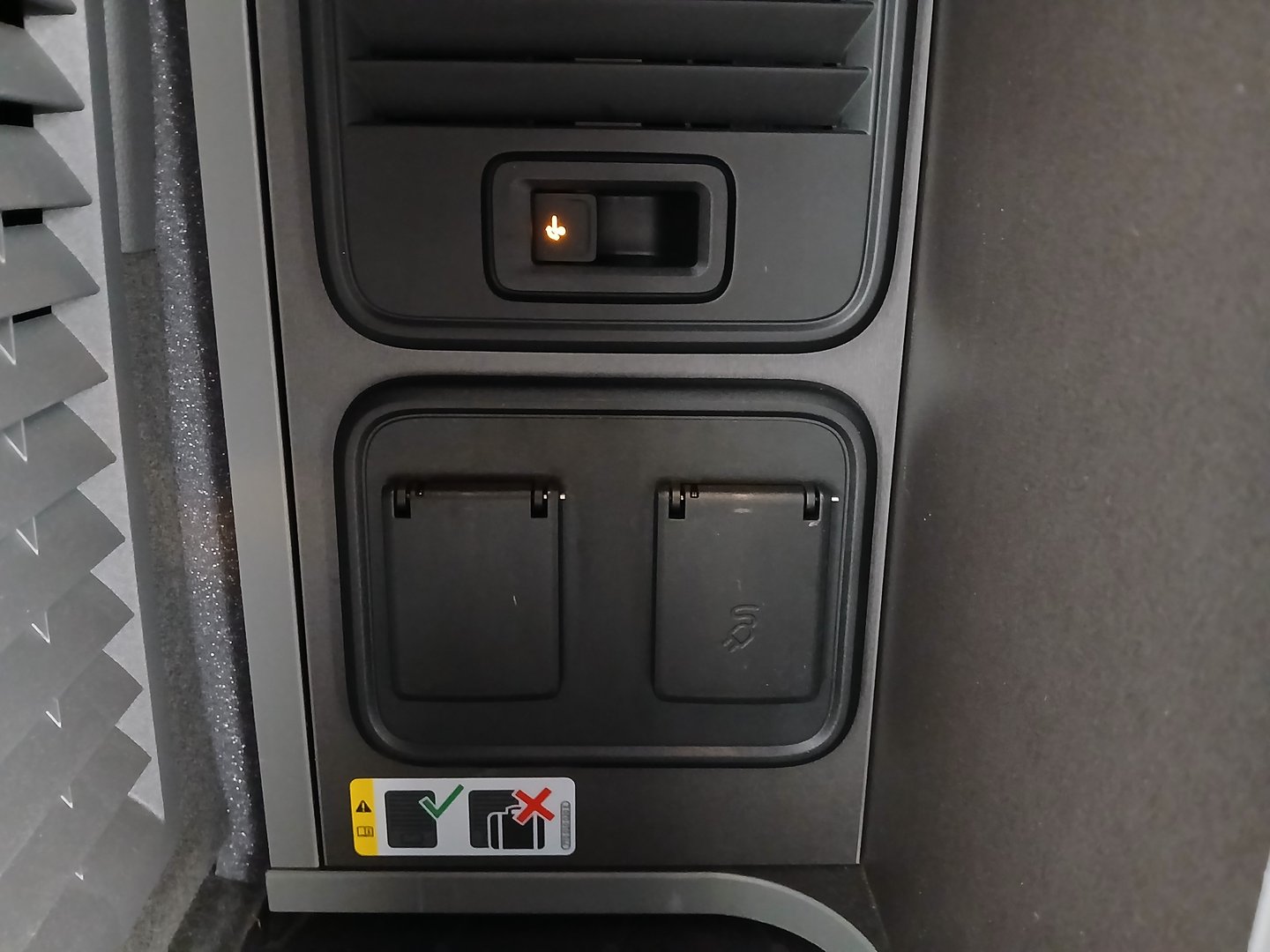 VW California Beach Camper eHyb. 180 kW 4M | Bild 32 von 36