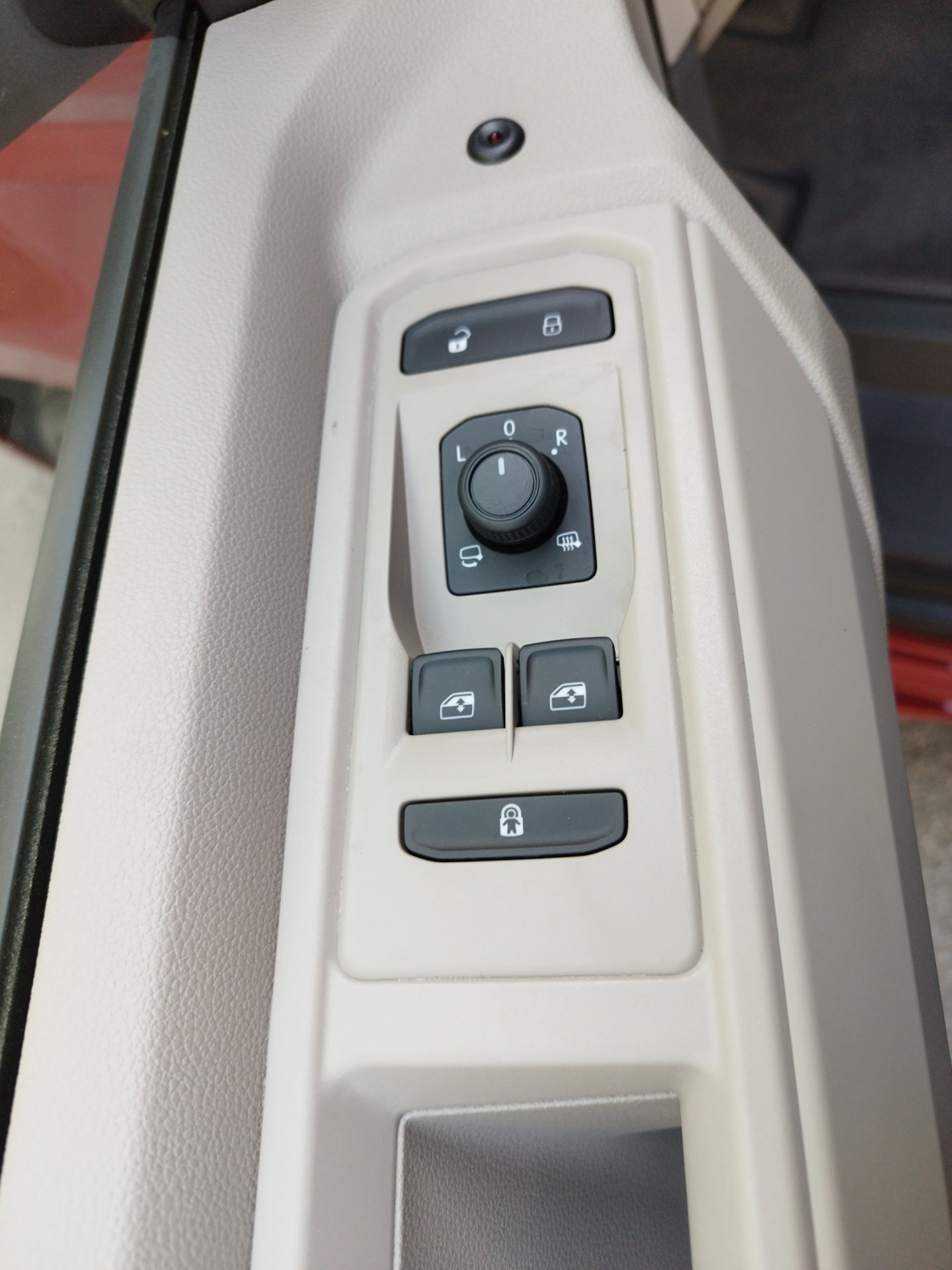 VW California Beach Camper eHyb. 180 kW 4M | Bild 17 von 25