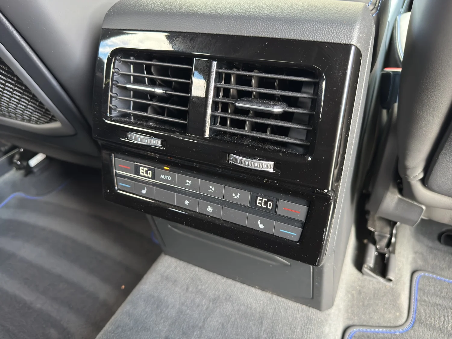 Bild eines VW Touareg R eHybrid TSI 4MOTION