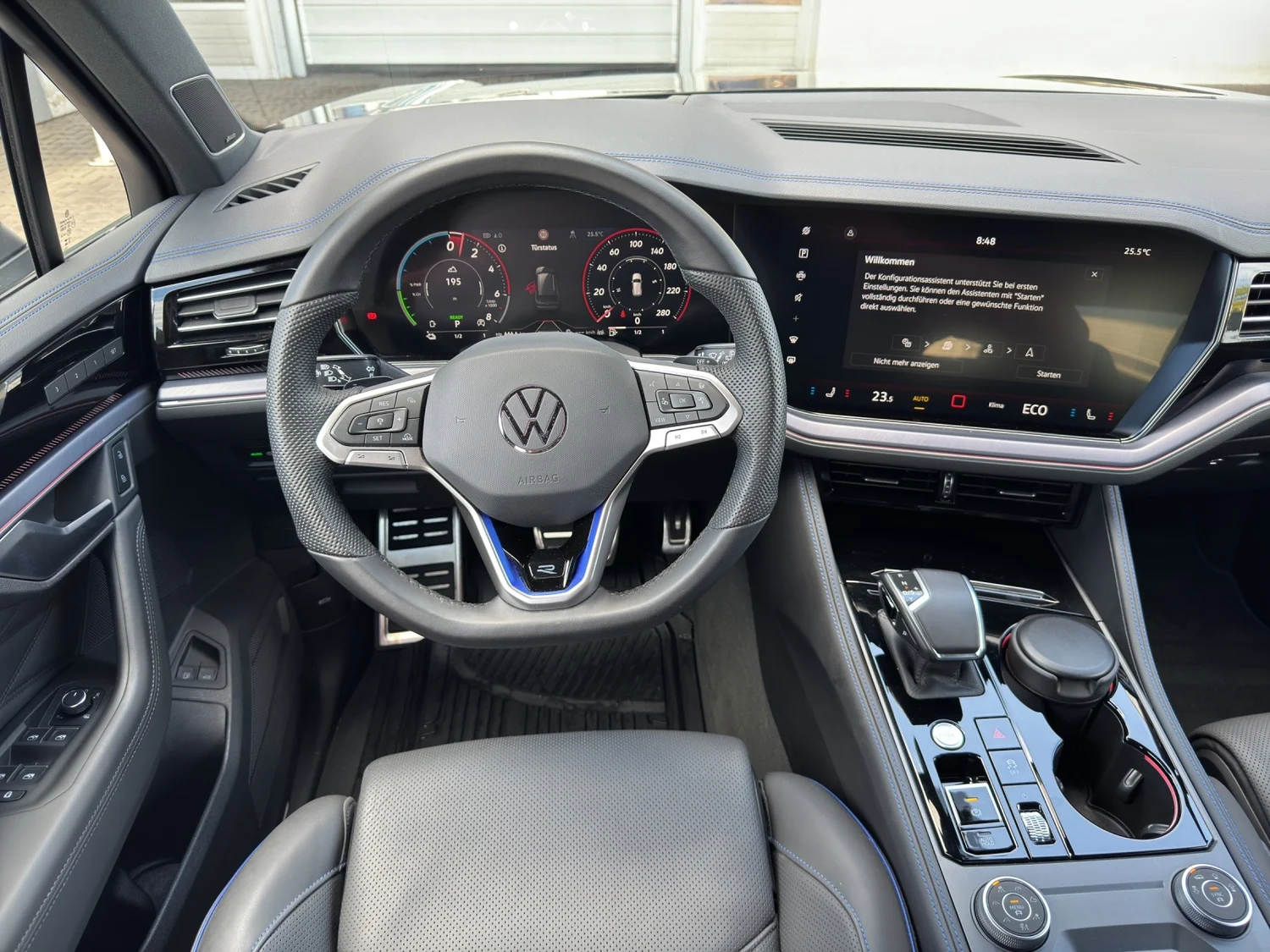 Bild eines VW Touareg R eHybrid TSI 4MOTION