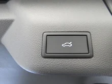 VW Multivan Business eHybrid 180 kW 4MOTION in Deepblack Perleffekt