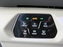 VW Multivan Business eHybrid 180 kW 4MOTION in Deepblack Perleffekt