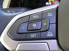 VW Multivan Business eHybrid 180 kW 4MOTION in Deepblack Perleffekt
