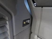 VW Multivan Business eHybrid 180 kW 4MOTION in Deepblack Perleffekt