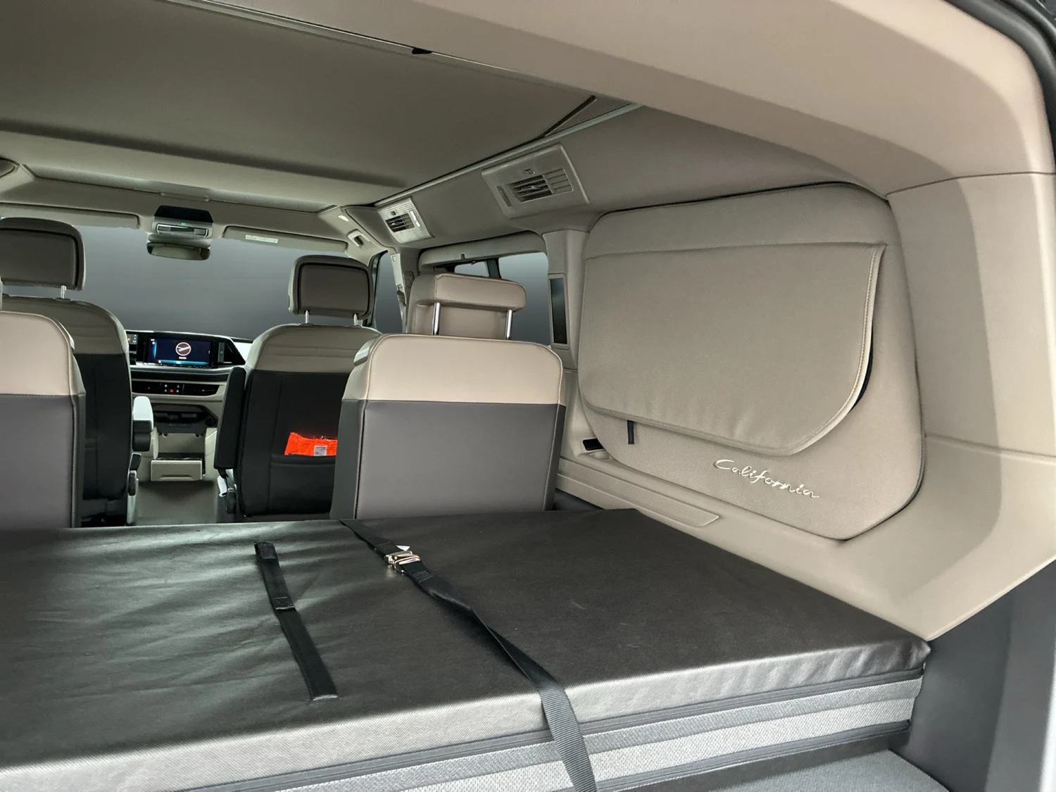 Bild eines VW California Beach eHybrid 180 kW 4M