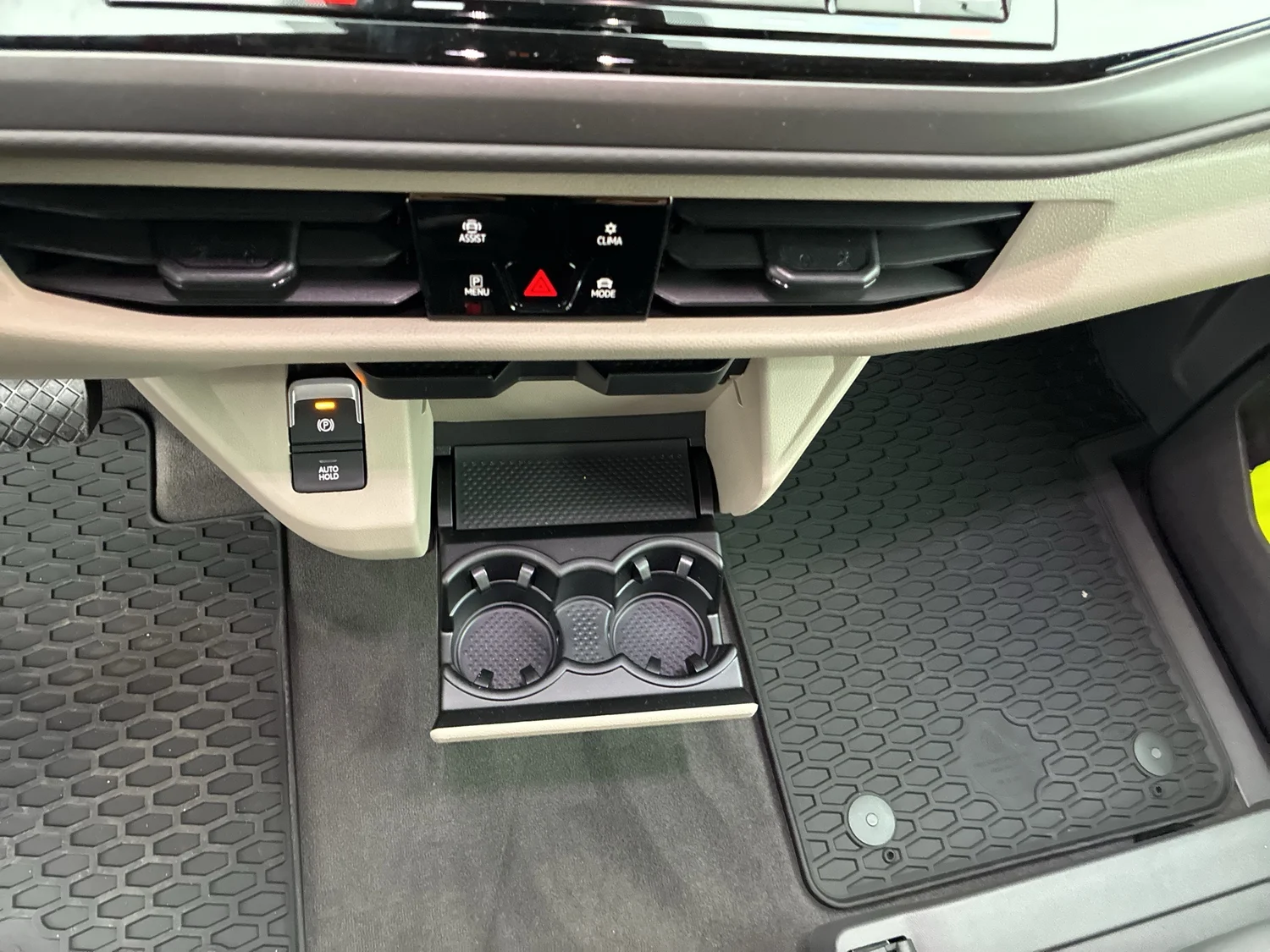 Bild eines VW California Beach eHybrid 180 kW 4M