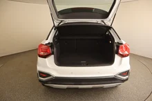 Audi Q2 35 TFSI intense in weiss - metallic