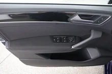 VW Touran Highline TSI DSG in ATLANTIK BLUE METALLIC