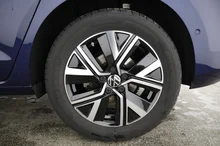 VW Touran Highline TSI DSG in ATLANTIK BLUE METALLIC