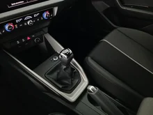 Audi A1 Sportback 30 TFSI intense in Mythosschwarz Metallic
