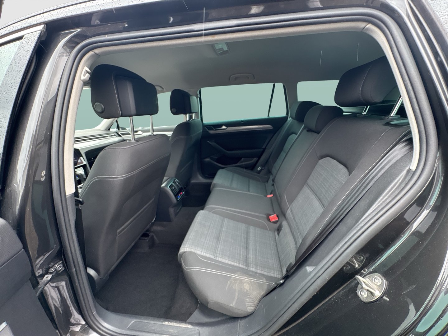 VW Passat Variant Business TDI DSG | Bild 17 von 24